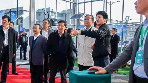 浙江省人大常委會副主任、省總工會主席史濟錫詳細(xì)詢問省農(nóng)業(yè)信息化建設(shè)情況